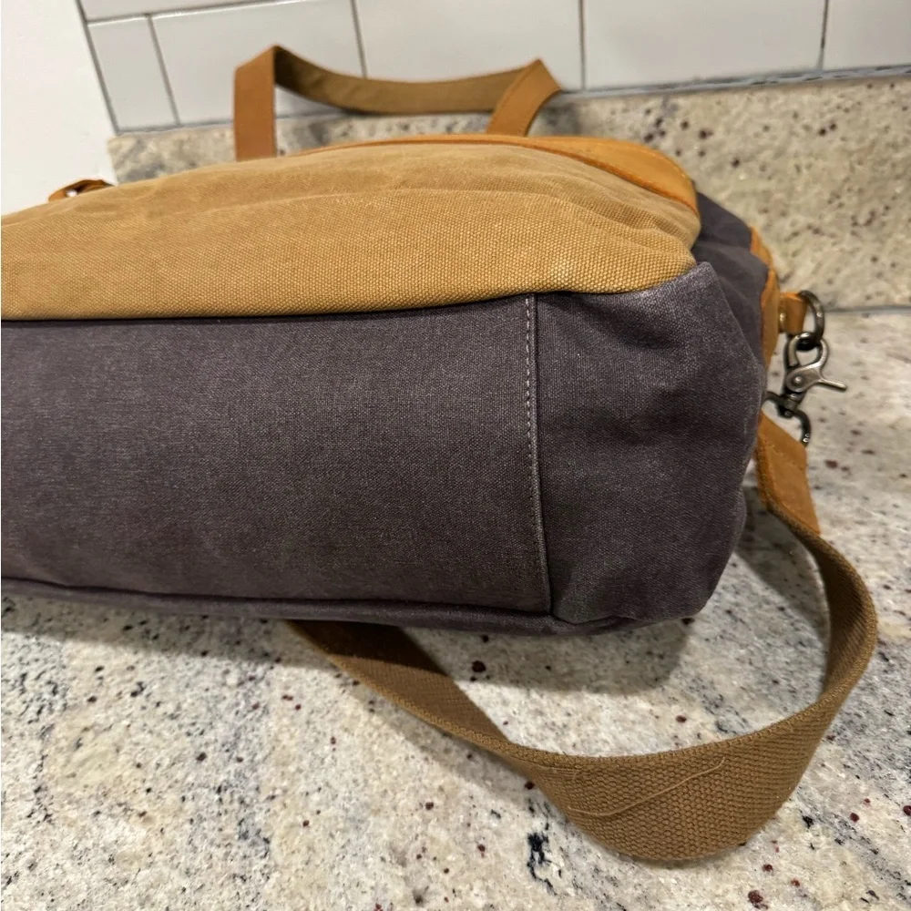 Genuine NUBILY tan canvas and leather messenger bag crossbody